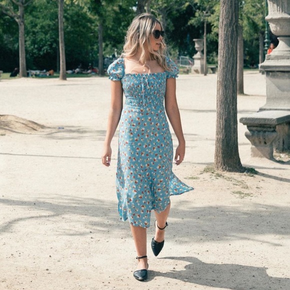 faithfull the brand castilo midi dress Faithfull the Brand, Castilo Blue Floral Print Smocked Midi Dress